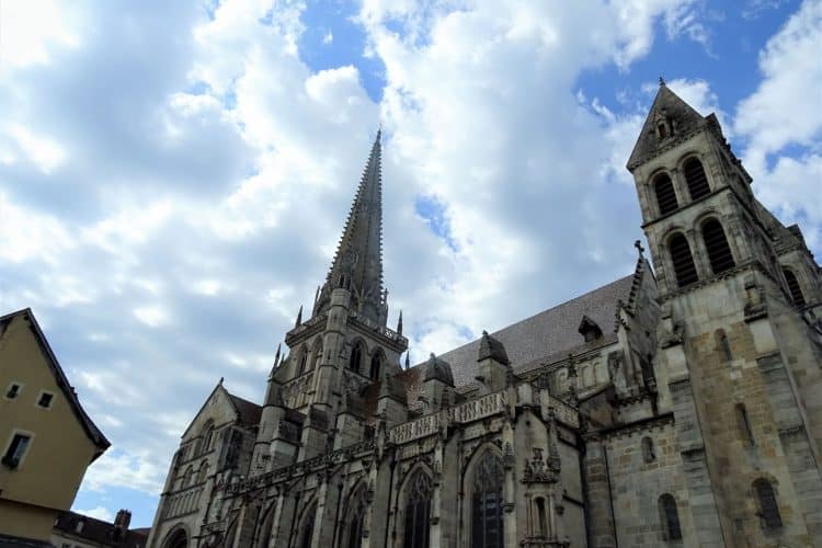 Extérieur cathédrale Saint Lazare