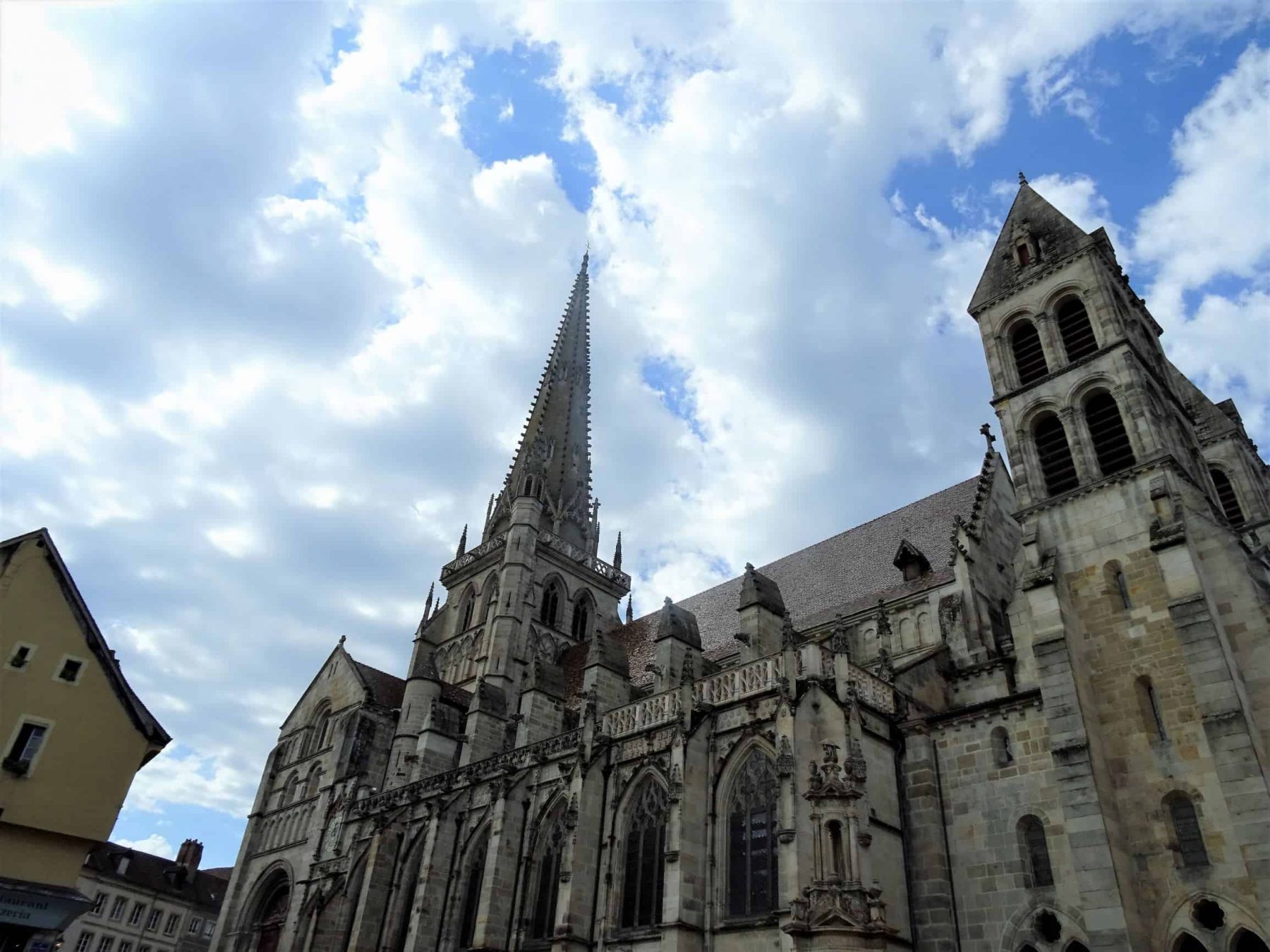 Extérieur cathédrale Saint Lazare