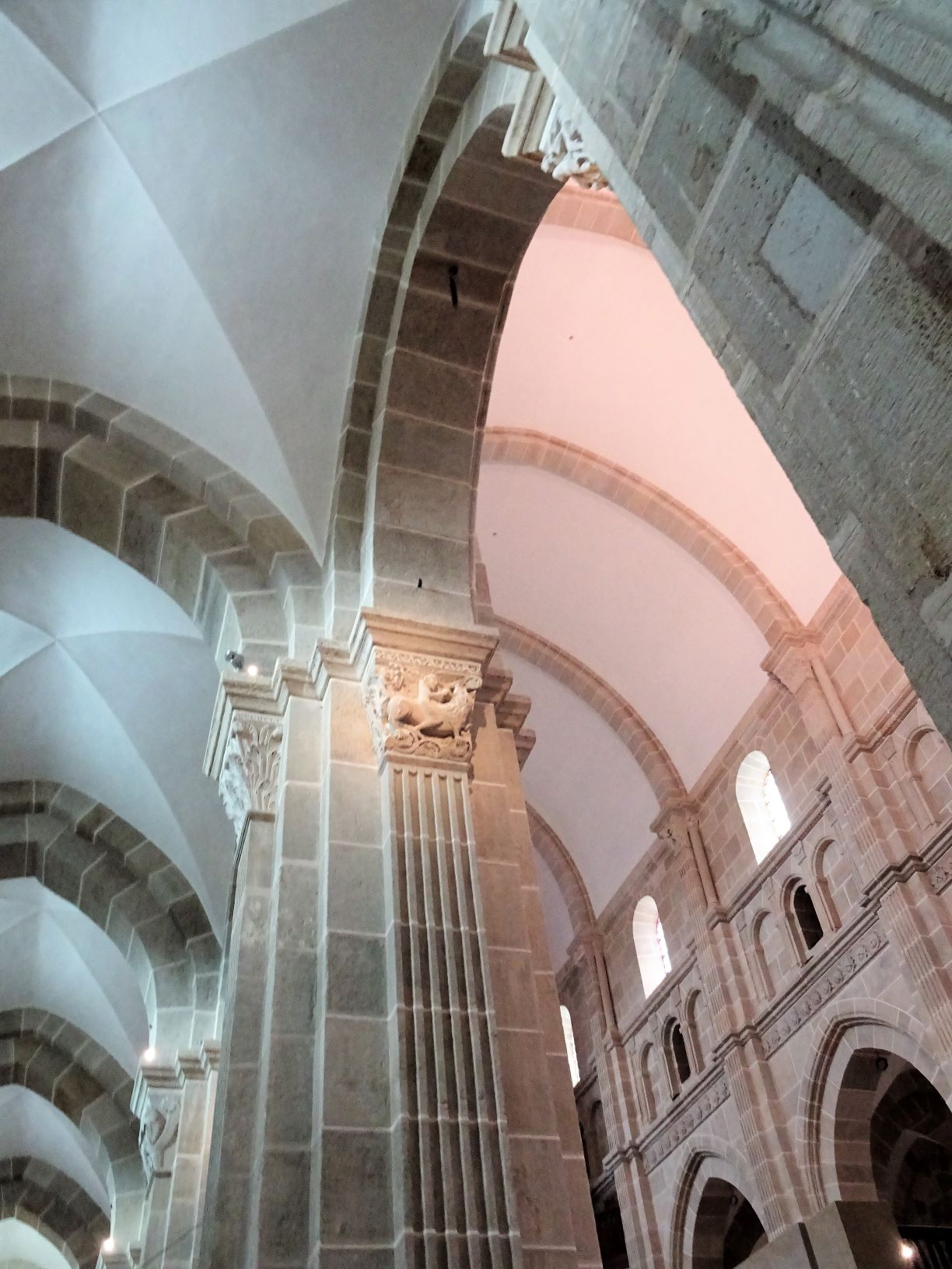 Voutes de la cathédrale Saint-Lazare à Autun